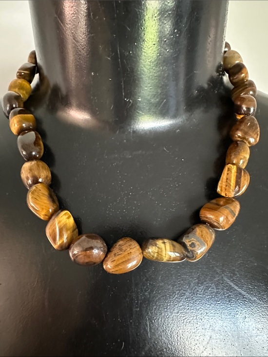 Jewelry - Tiger’s eye EUC genuine gemstone necklace. Large stone chucks appx. 16” length